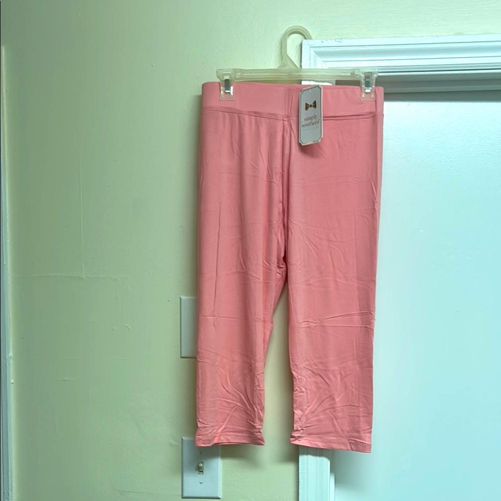 Simply Southern, Pink Cropped Leggings. NWT, NWT